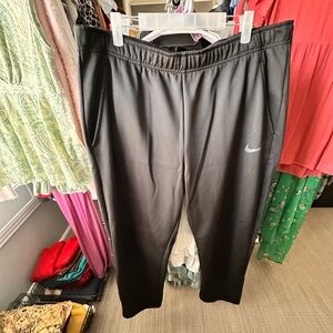 #219 Men’s Nike Therma-Fit Black Joggers in black Size 2XL.